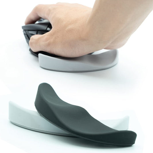 Ergonomic non-slip mouse pad with wrist rest support, ideal for gamers and computing enthusiasts.